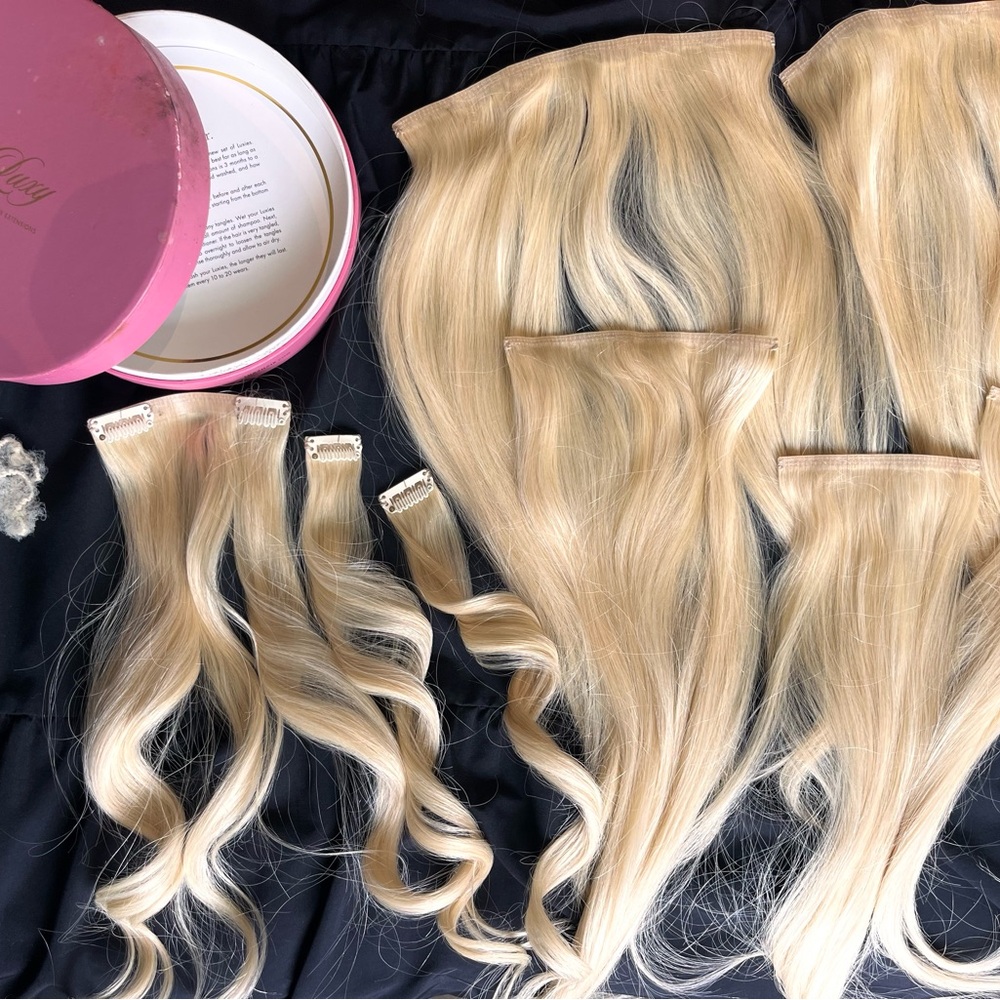 16" Seamless Platinum Blonde Clip-Ins - 16" (140g) Hair Extensions